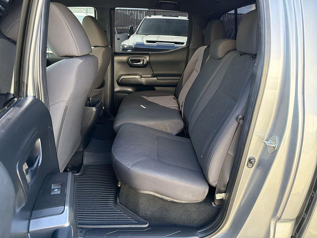 Used 2017 Toyota Tacoma TRD Sport AWD/4WD image 22