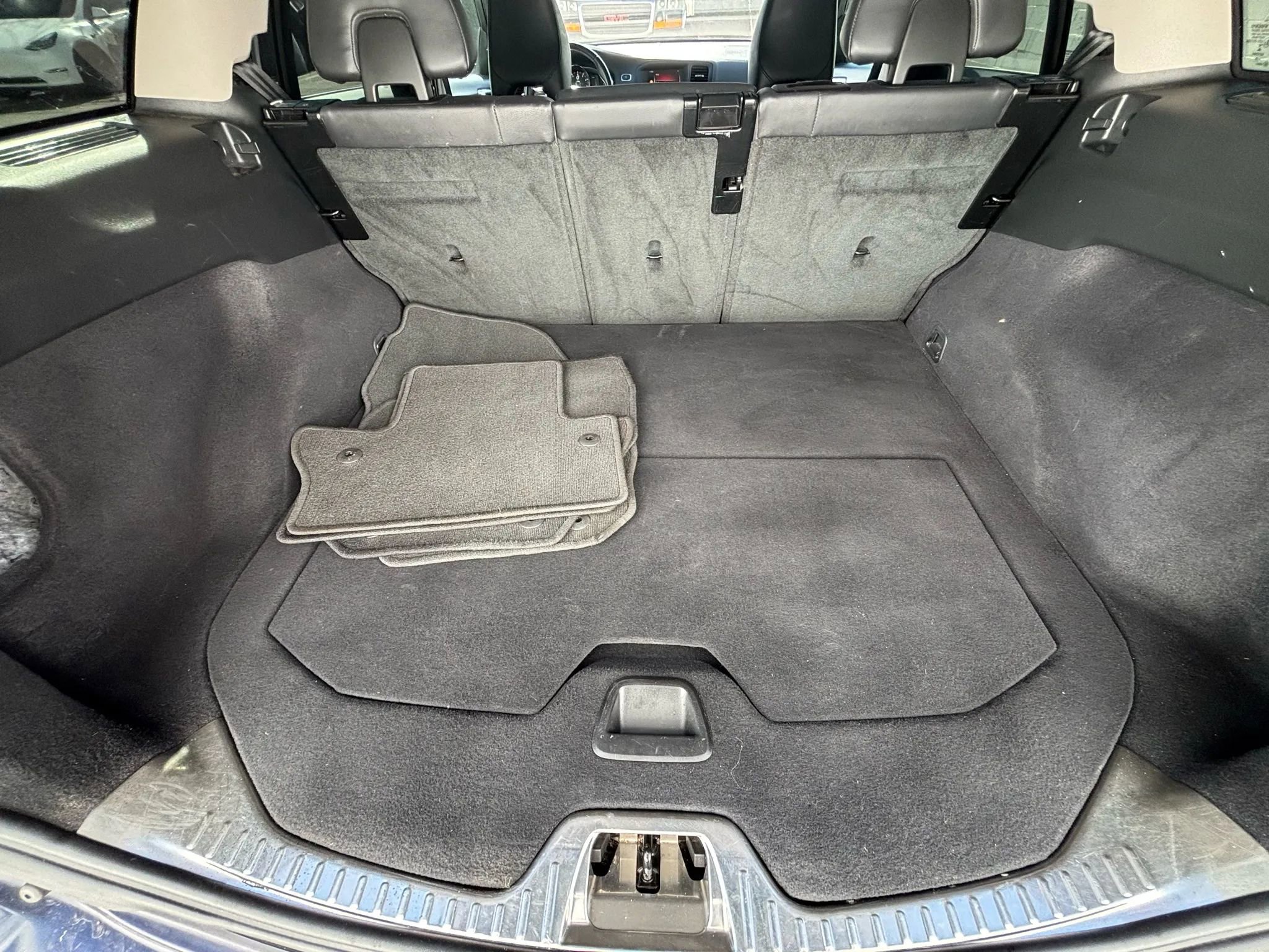 Used 2017 Volvo V60 T5 Premier w/ Convenience Package image 51