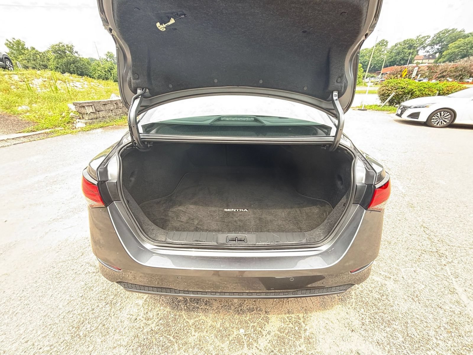 Used 2025 Nissan Sentra SV FWD image 28