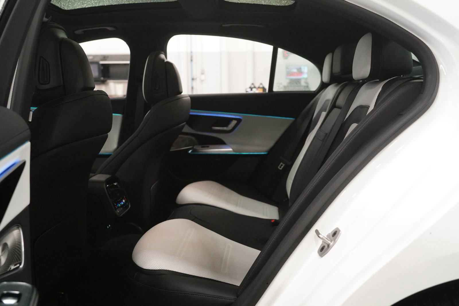 New 2026 Mercedes-Benz E 53 AMG e 4MATIC Sedan image 16