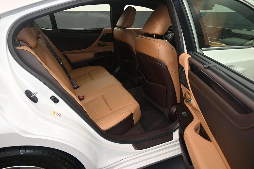 Used 2019 Lexus ES 350 Ultra Luxury w/ Accessory Package FWD image 10