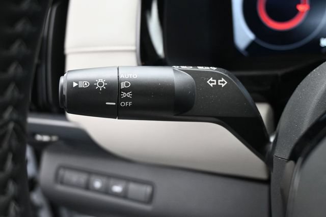 Used 2026 Nissan Pathfinder SL FWD image 30