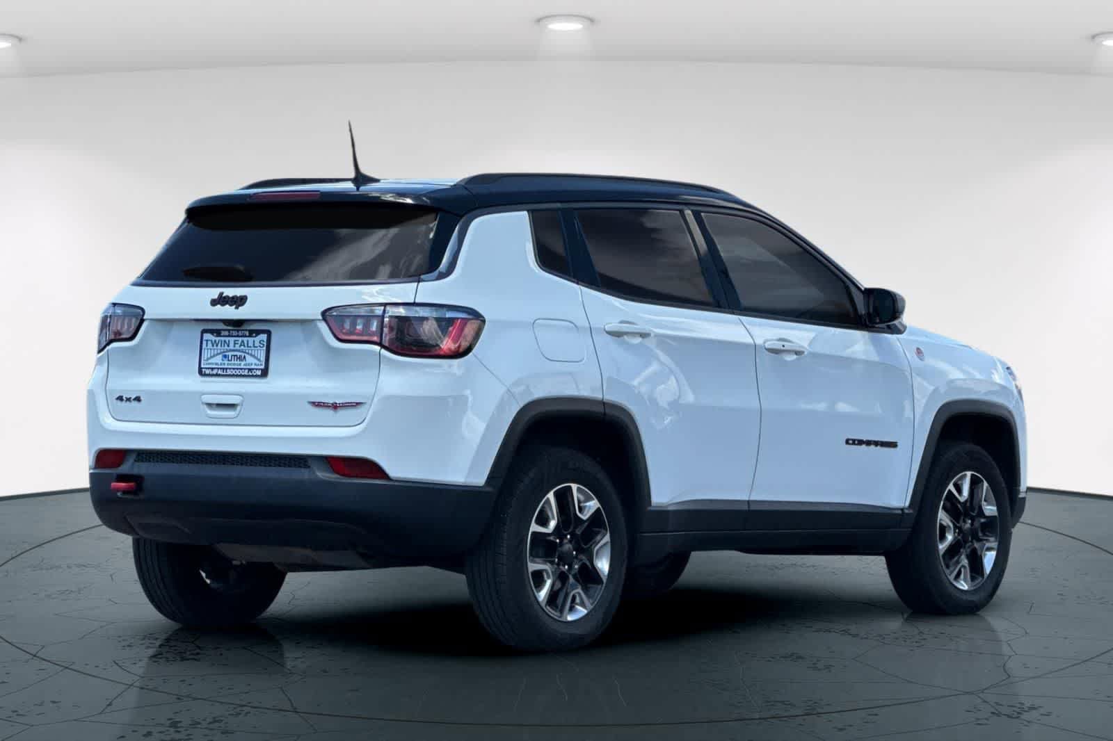 Used 2018 Jeep Compass Trailhawk w/ Cold Weather Group AWD/4WD image 2