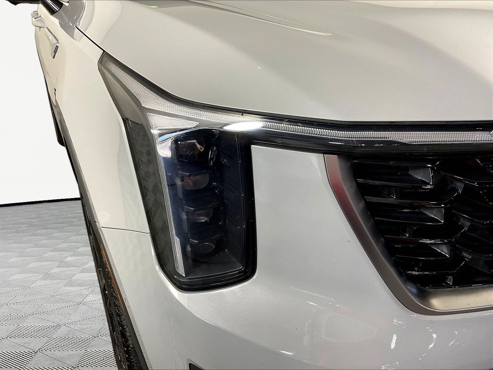 Certified 2025 Kia Sorento SX FWD image 33
