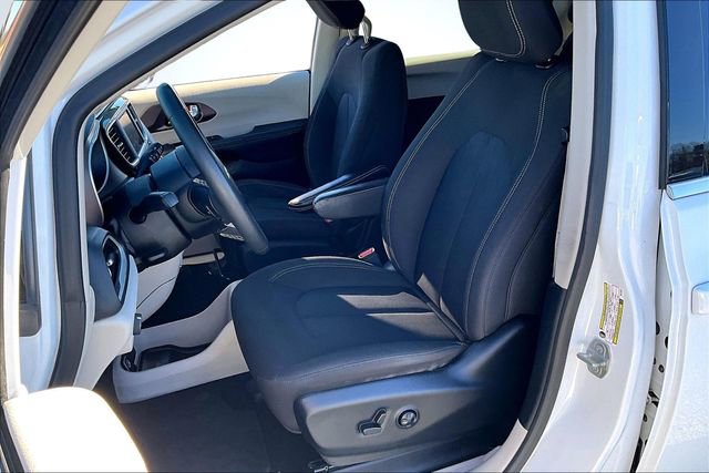 Used 2024 Chrysler Voyager LX image 22