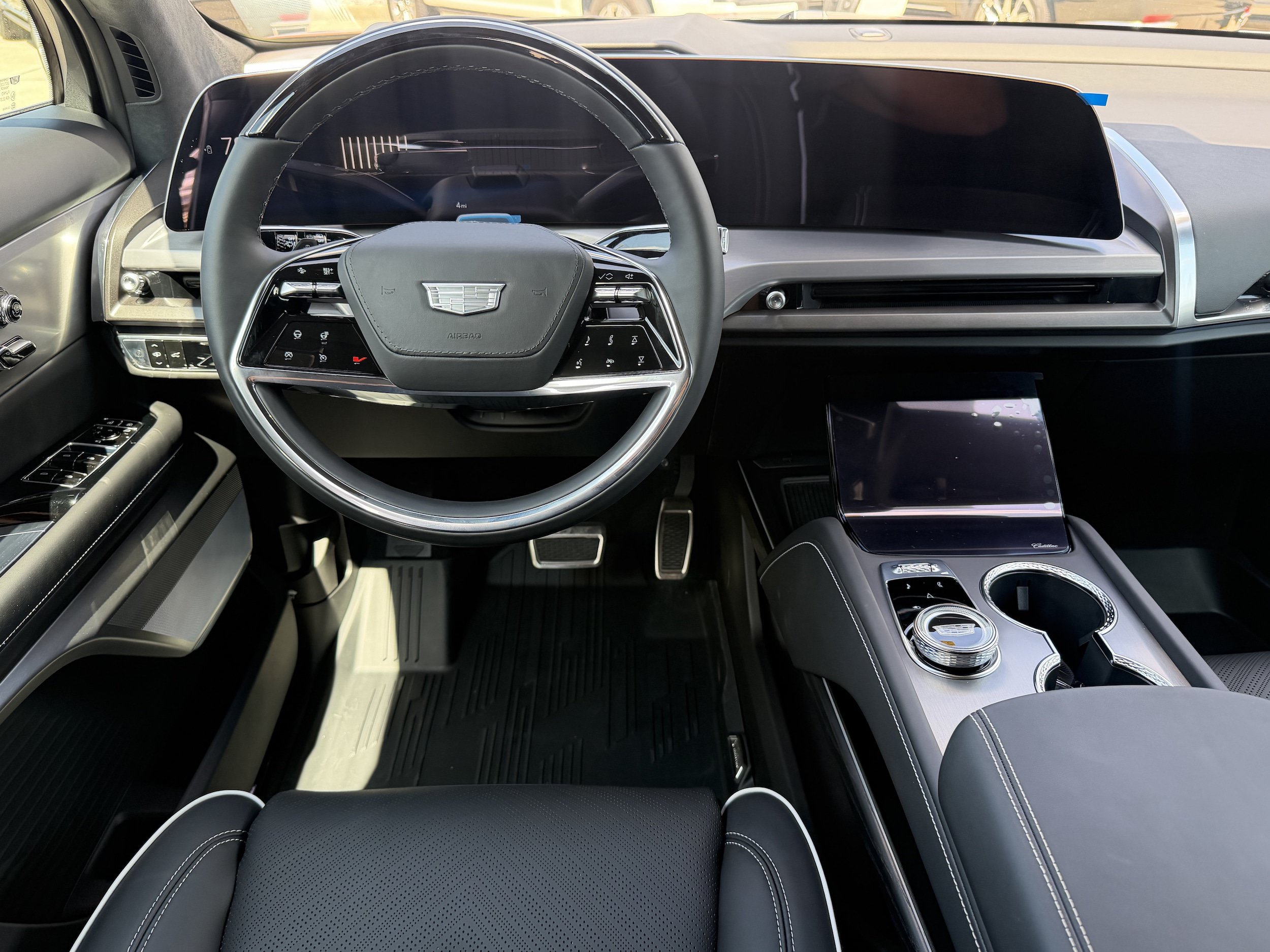 New 2027 Cadillac Vistiq Platinum w/ LPO, Floor Liner Package AWD/4WD image 9