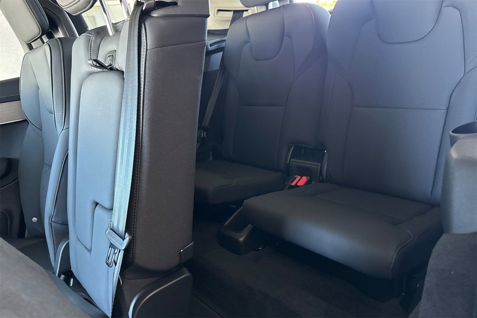 New 2026 Volvo XC90 B6 Core w/ Protection Package image 14