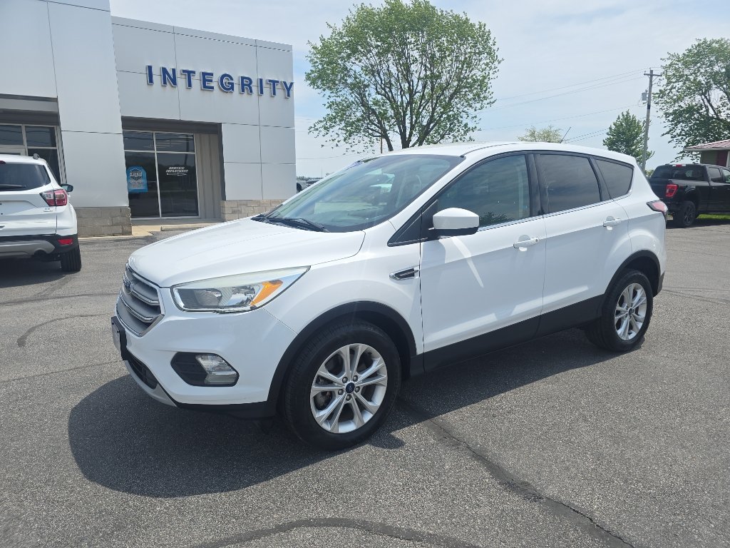 Used 2017 Ford Escape SE AWD/4WD image 2