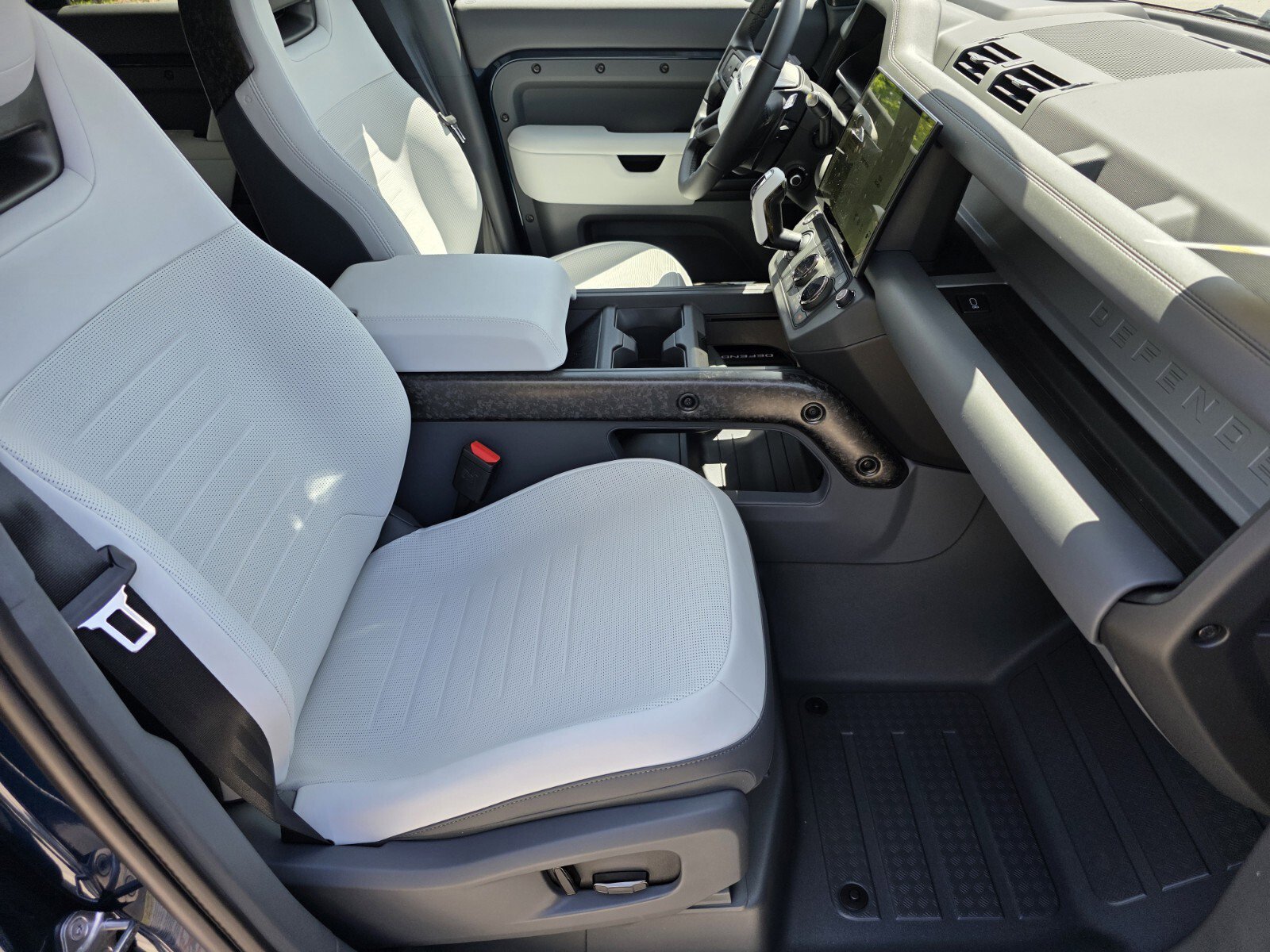 New 2026 Land Rover Defender 110 OCTA image 3