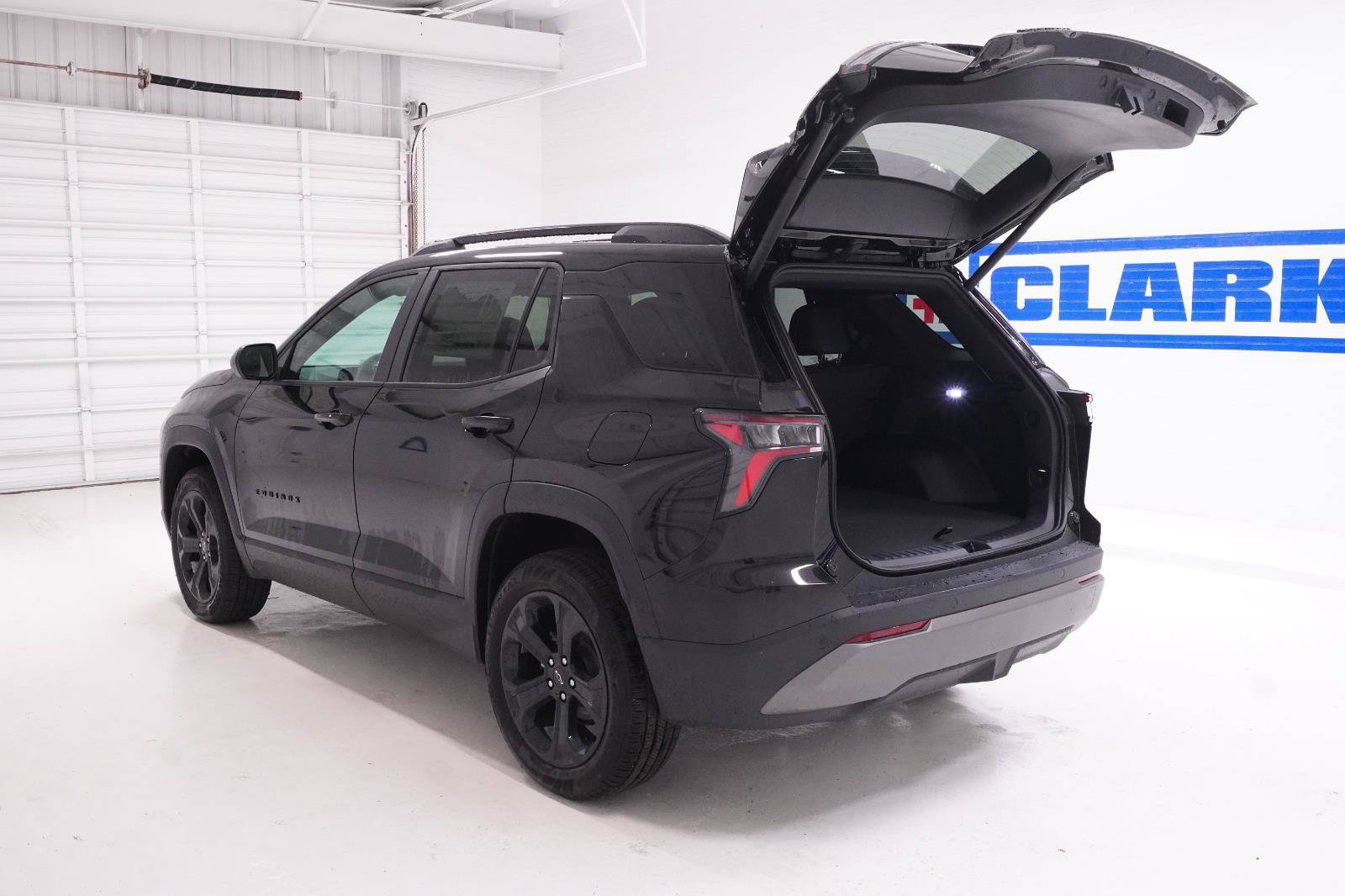 New 2027 Chevrolet Equinox LT w/ Convenience Package II FWD image 32