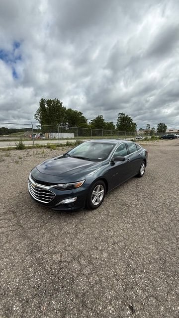 Used 2020 Chevrolet Malibu LS w/ LPO, Convenience Package 1 FWD image 3