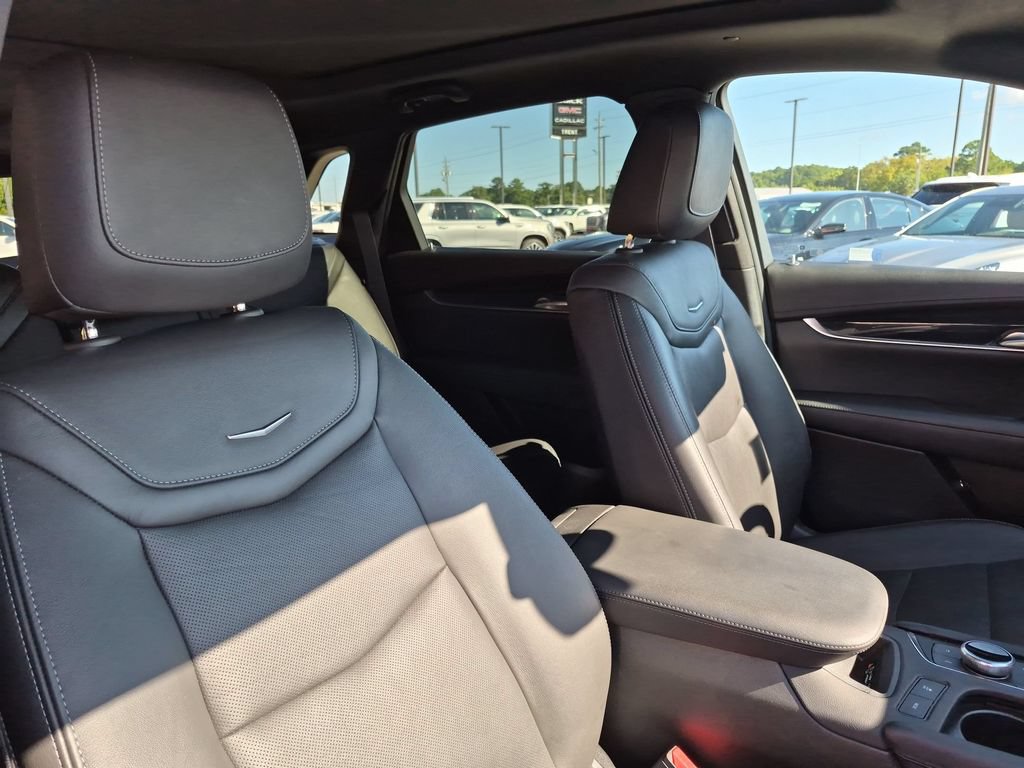 Certified 2024 Cadillac XT5 Premium Luxury w/ LPO, Floor Liner Package AWD/4WD image 31