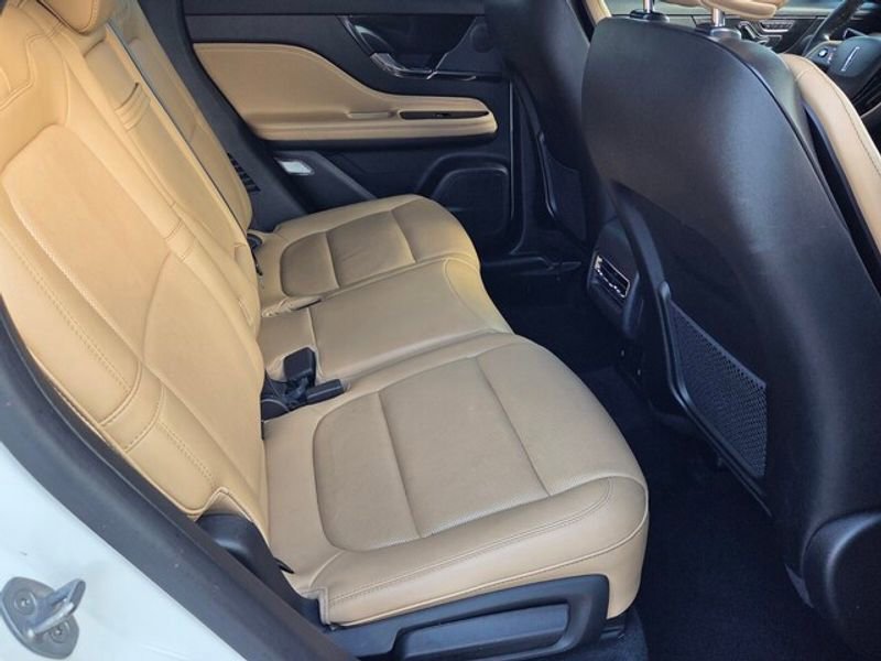 Used 2023 Lincoln Corsair Reserve image 12