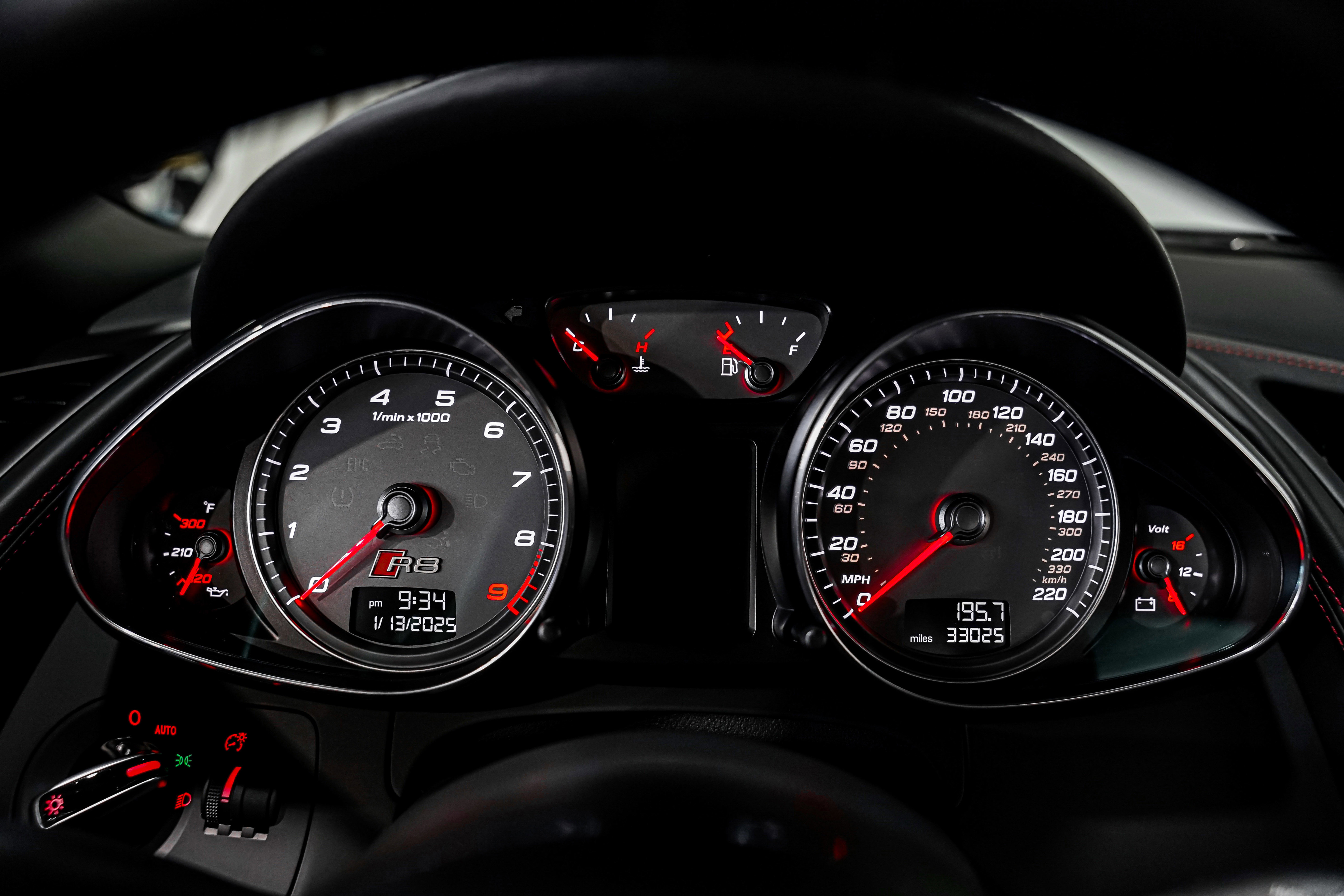 Used 2014 Audi R8 V8 w/ Full Leather Package image 11