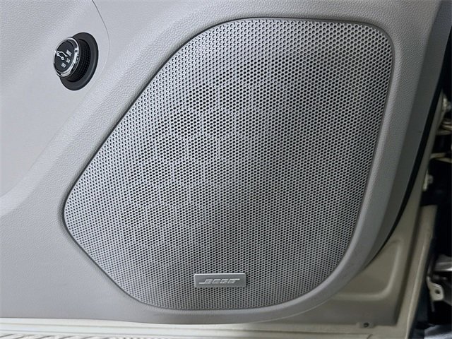 Used 2017 GMC Acadia SLT image 16