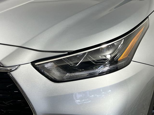 New 2025 Toyota Highlander Limited image 9
