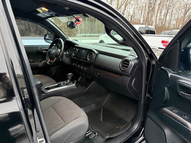 Used 2016 Toyota Tacoma TRD Off-Road w/ Towing Package image 9