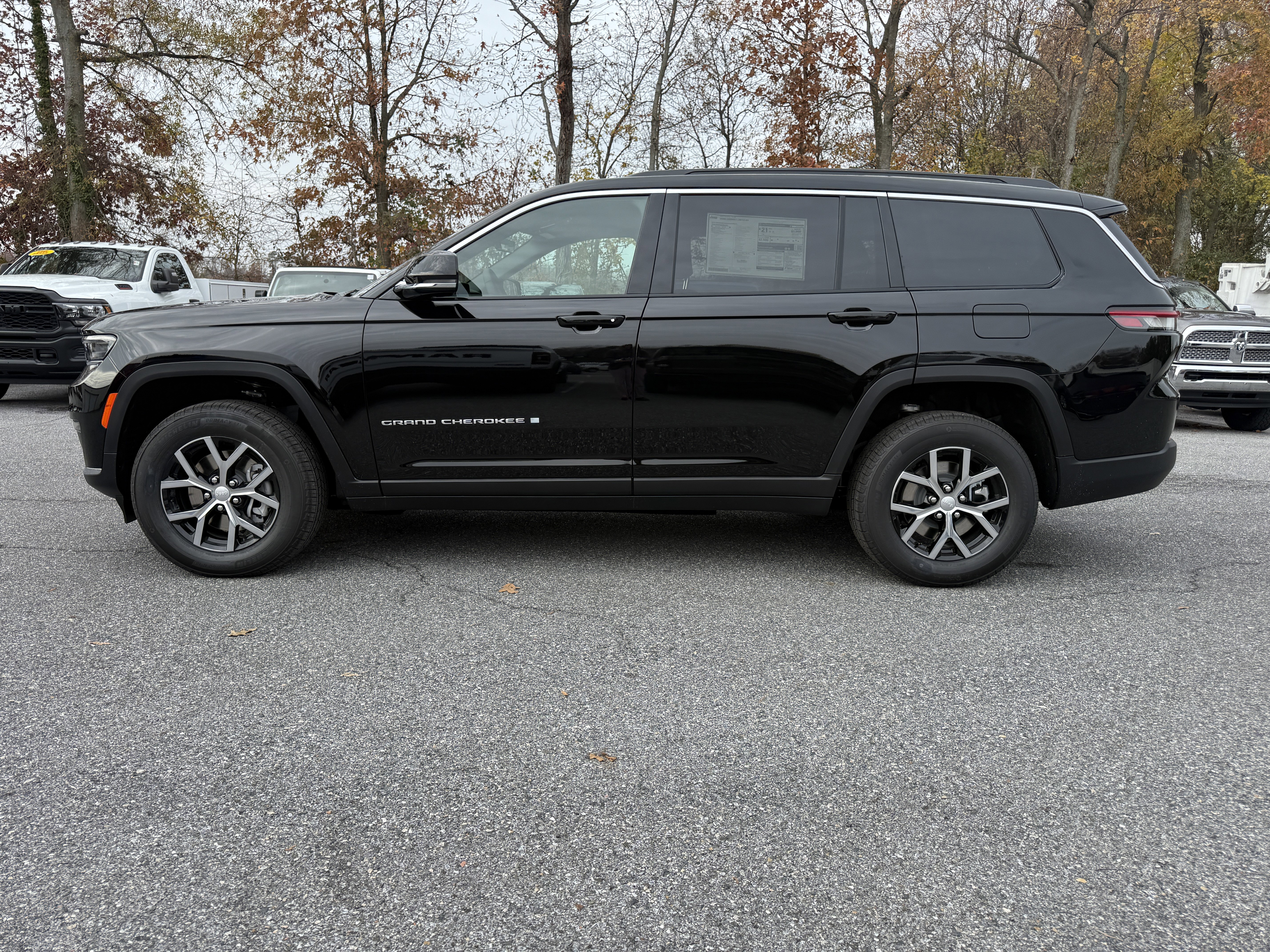 New 2025 Jeep Grand Cherokee L Limited w/ Trailer Tow Package image 4