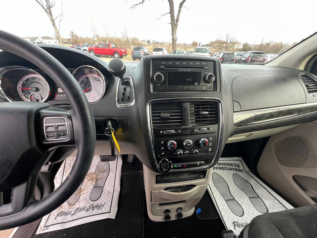 Used 2017 Dodge Grand Caravan SE FWD image 17