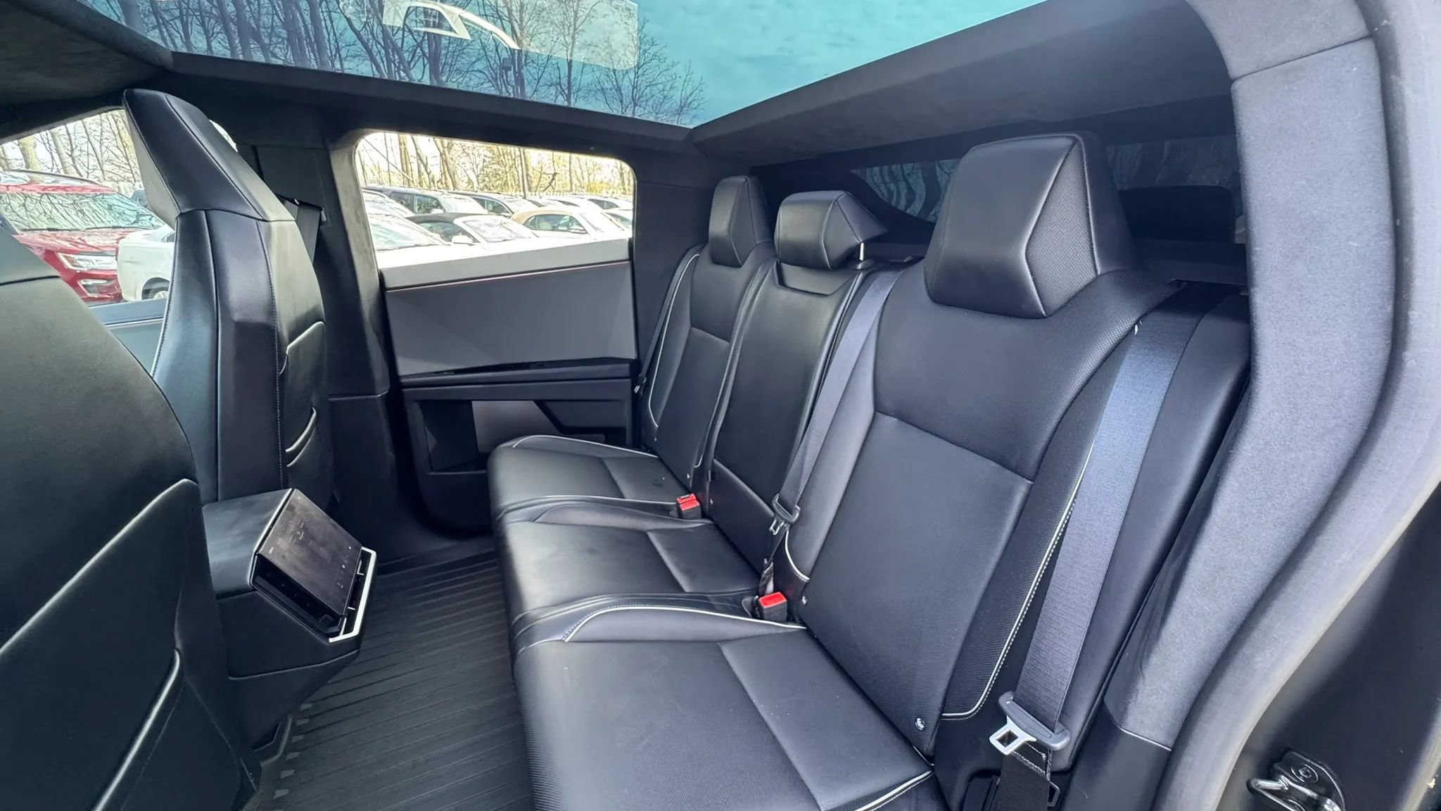 Used 2024 Tesla Cybertruck AWD Crew Cab image 17