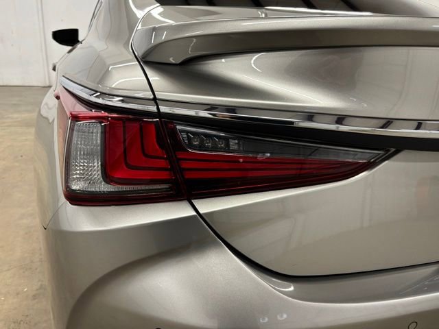 Used 2021 Lexus ES 300h Ultra Luxury w/ Accessory Package 2 FWD image 7
