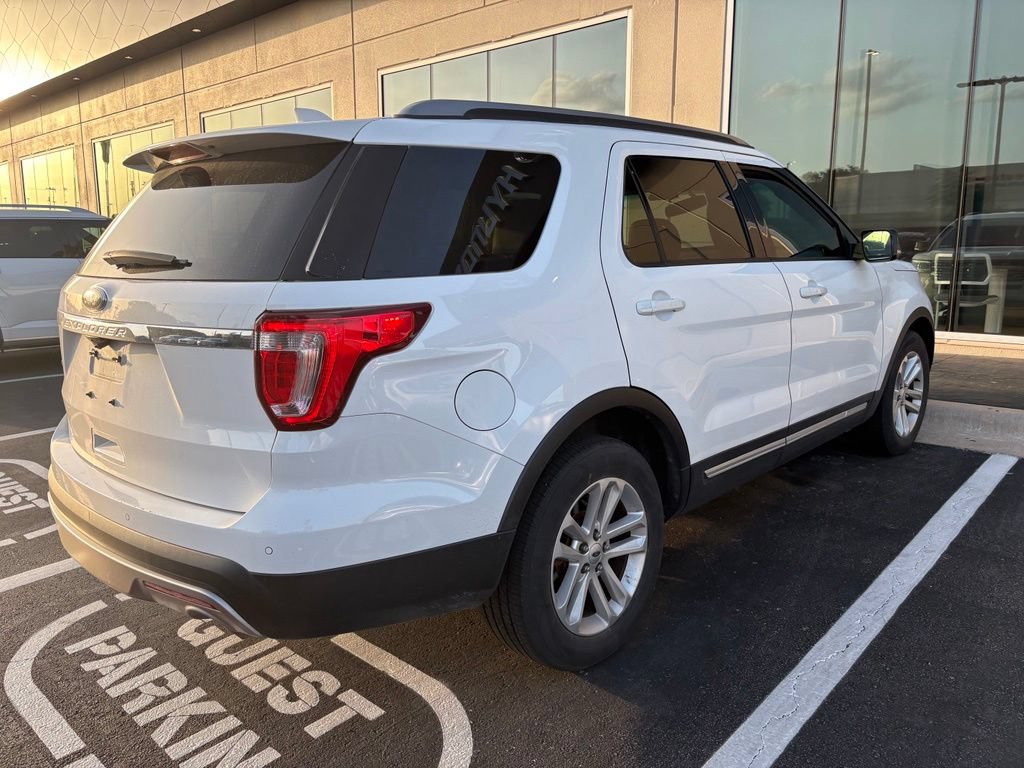Used 2017 Ford Explorer XLT w/ Equipment Group 202A FWD image 6