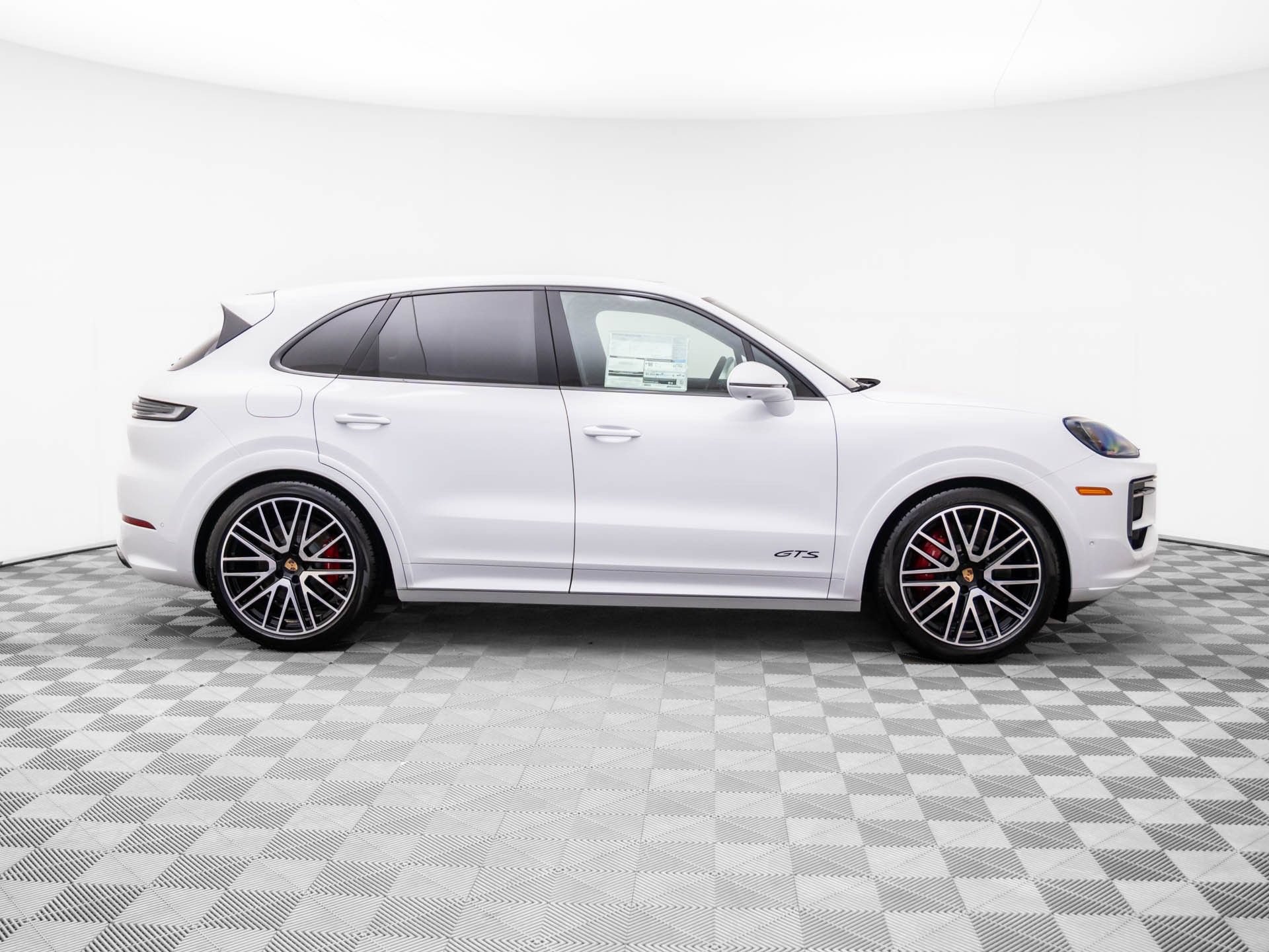 Used 2026 Porsche Cayenne GTS AWD/4WD image 7