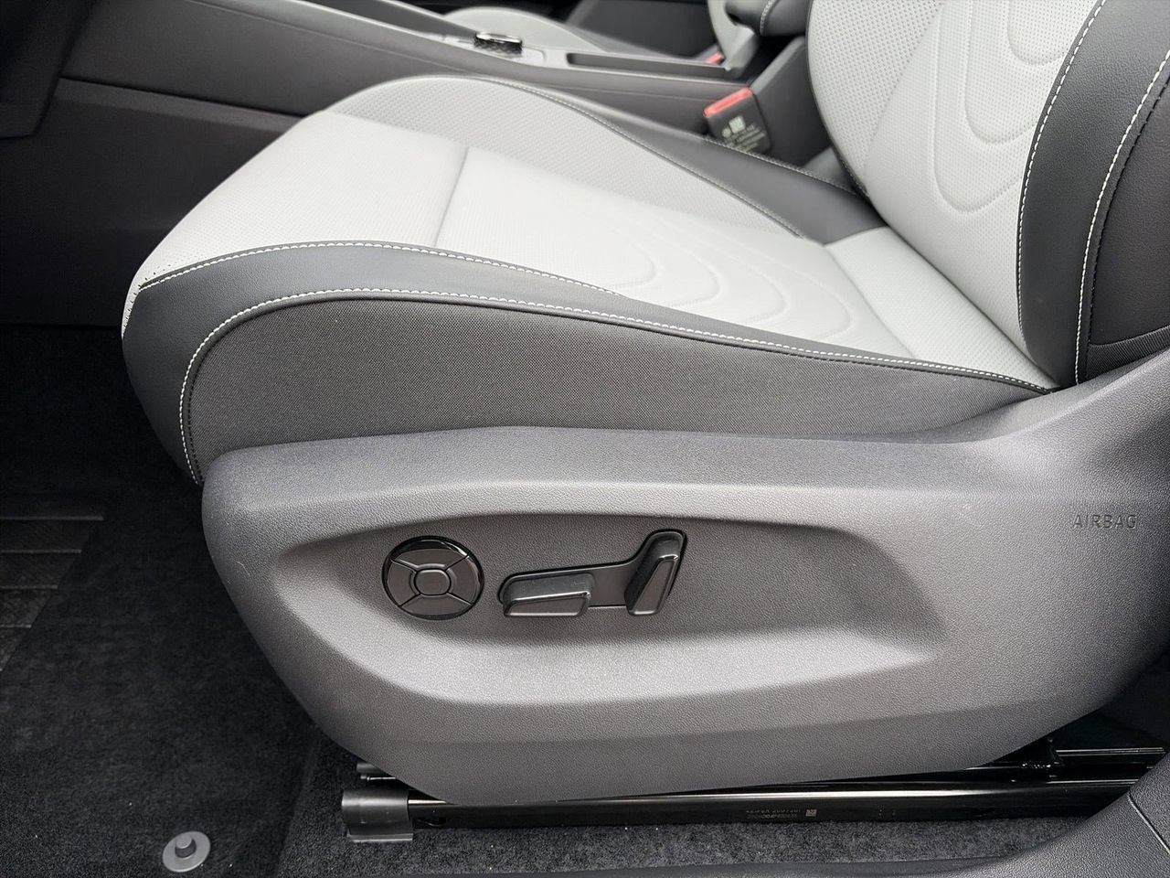 New 2026 Volkswagen Tiguan SE AWD/4WD image 16