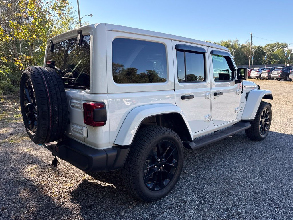 Used 2023 Jeep Wrangler Unlimited Sahara w/ Cold Weather Group AWD/4WD image 7