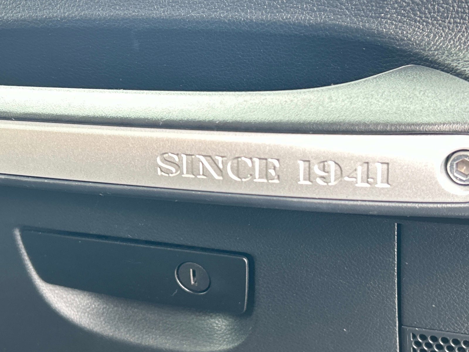 Used 2015 Jeep Wrangler Unlimited Sahara w/ Connectivity Group image 19