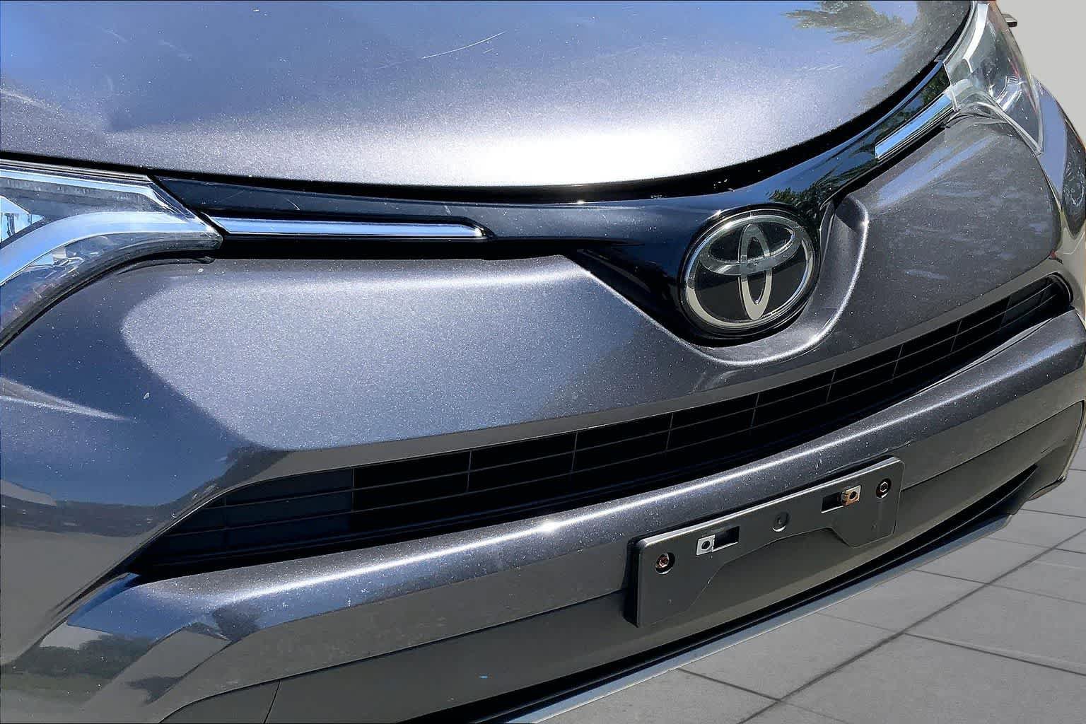 Used 2018 Toyota RAV4 Limited w/ All Weather Liner Package AWD/4WD image 32