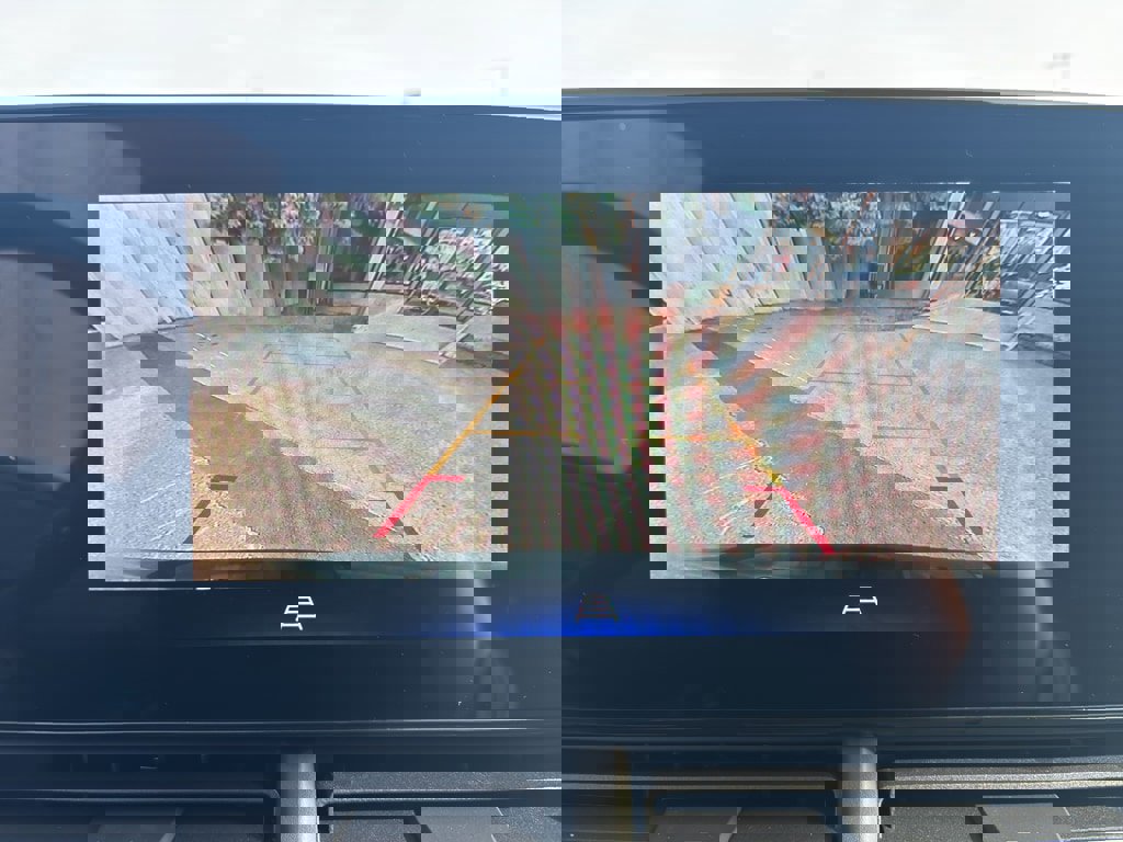 Used 2025 Chevrolet Trax LT w/ Driver Confidence Package image 24