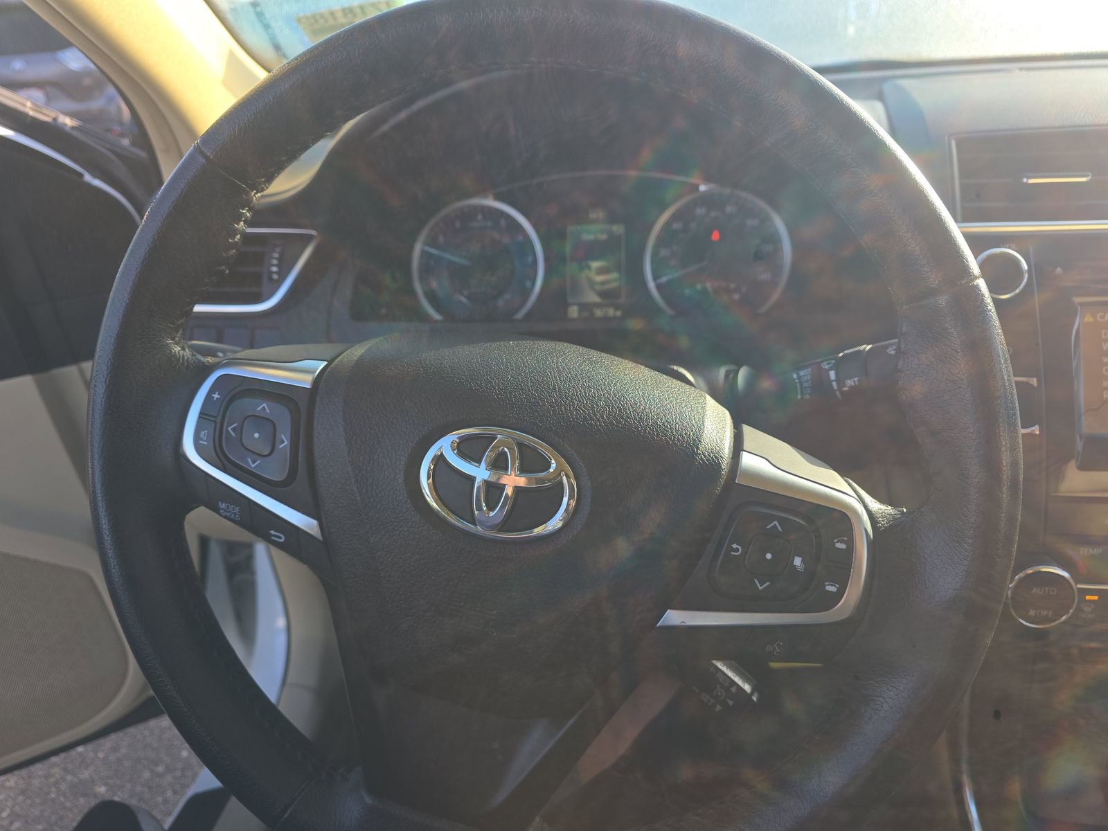 Used 2015 Toyota Camry XLE image 10