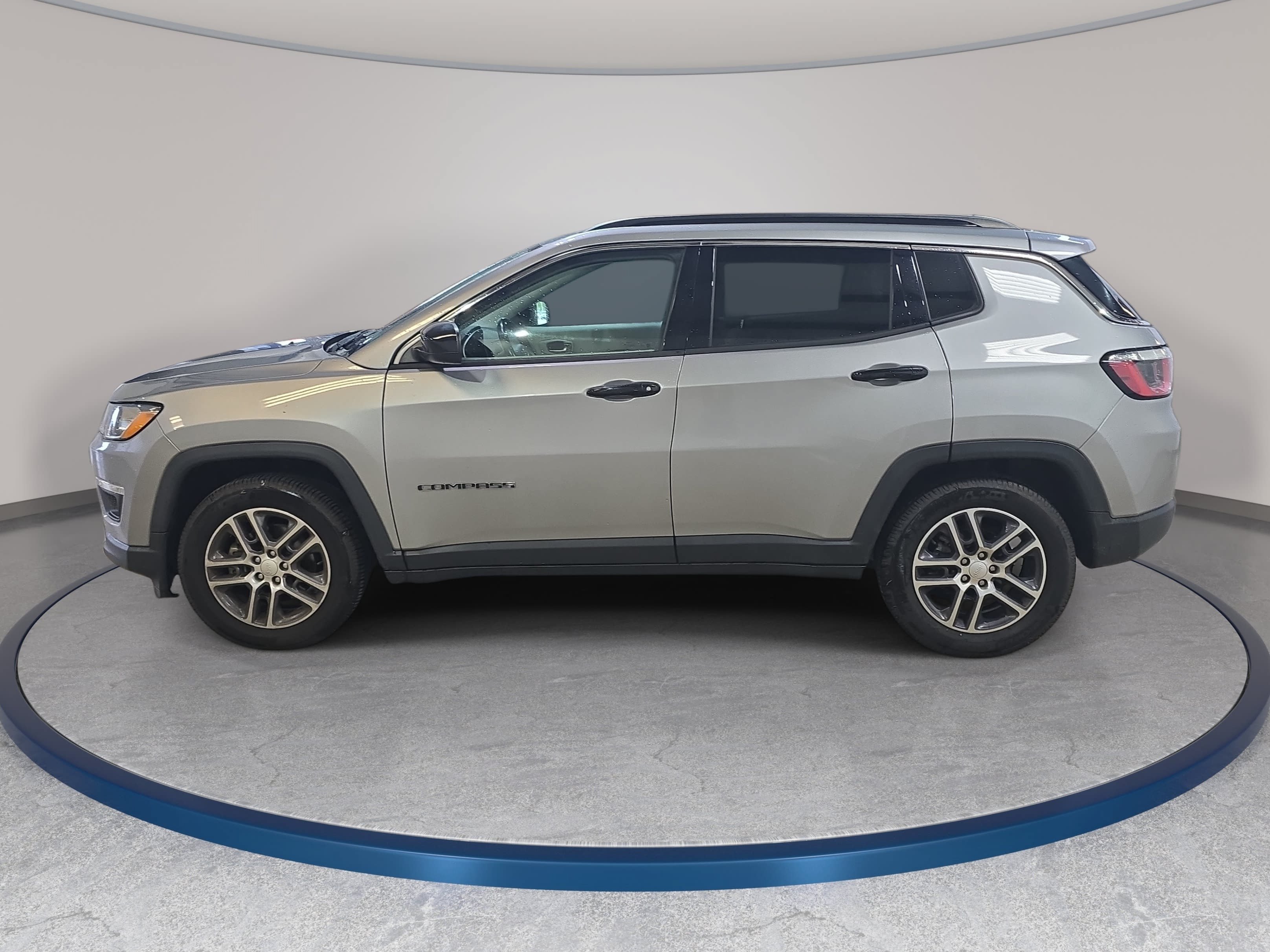 Used 2019 Jeep Compass Latitude w/ Popular Equipment Group FWD image 9