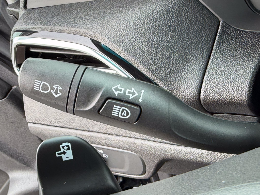Used 2023 Chevrolet Bolt LT w/ Infotainment Package FWD image 34