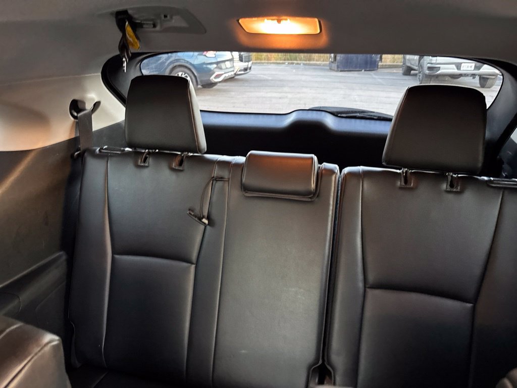 Used 2022 Toyota Highlander XLE AWD/4WD image 16