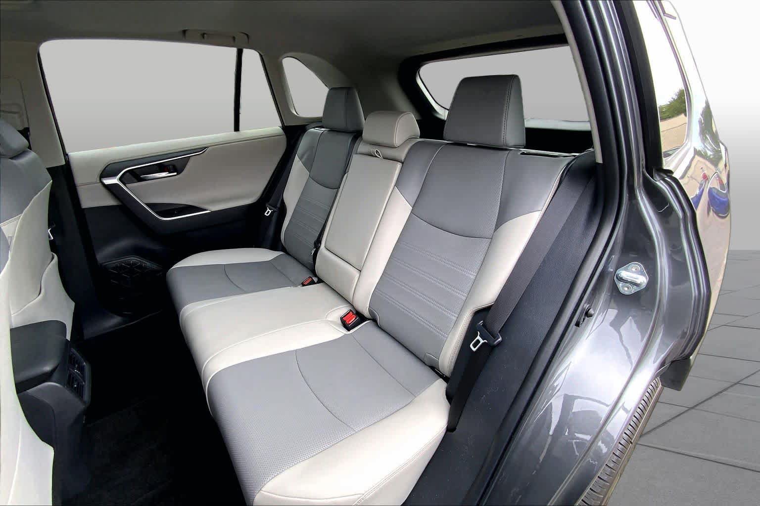 Used 2025 Toyota RAV4 Limited FWD image 21