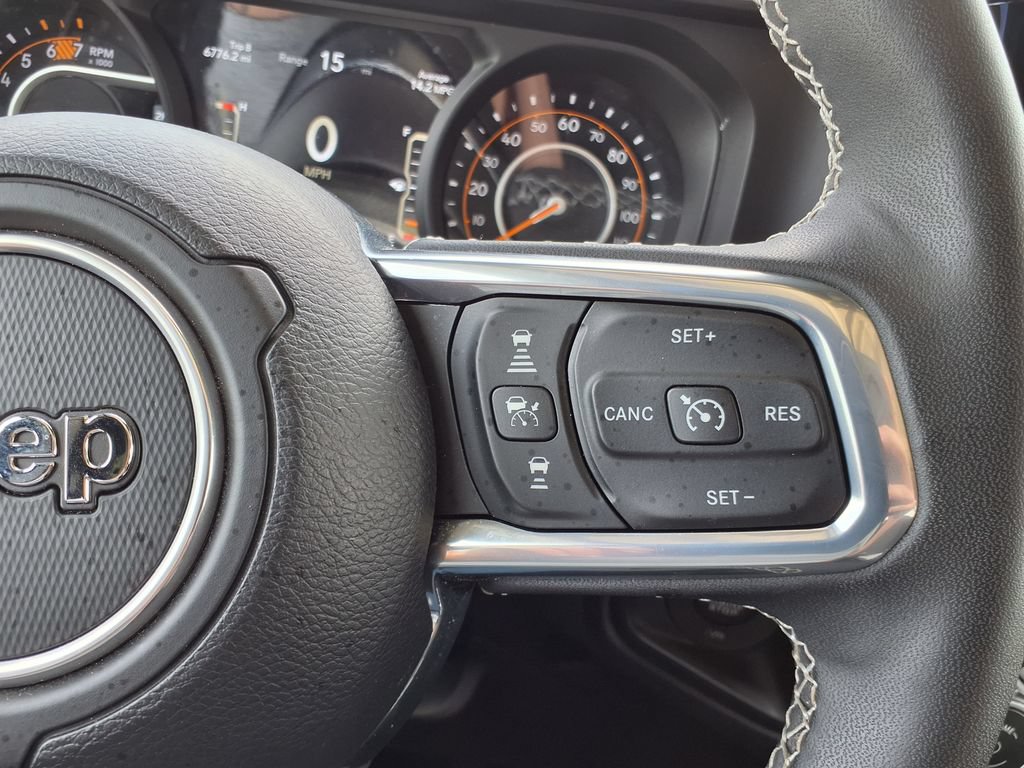 Used 2025 Jeep Wrangler Unlimited Sahara AWD/4WD image 23