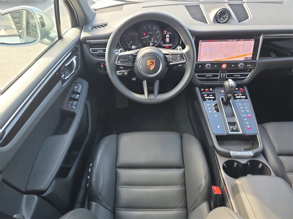 Certified 2025 Porsche Macan image 21