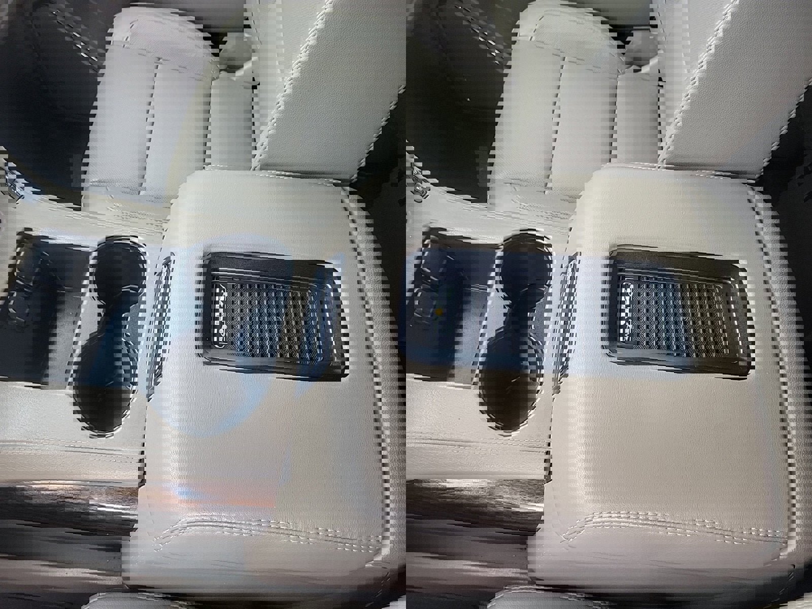 Used 2017 GMC Yukon SLT w/ Premium Edition image 23