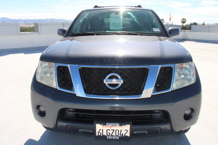 Used 2010 Nissan Pathfinder SE AWD/4WD image 8