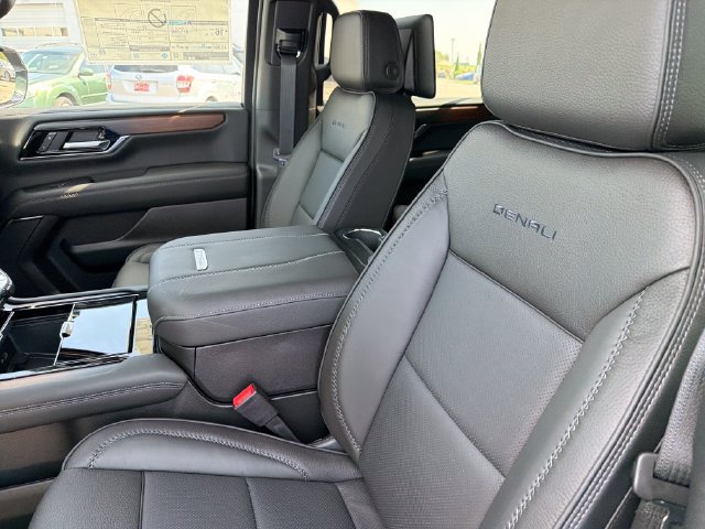 New 2026 GMC Yukon XL Denali w/ Denali Reserve Package AWD/4WD image 17