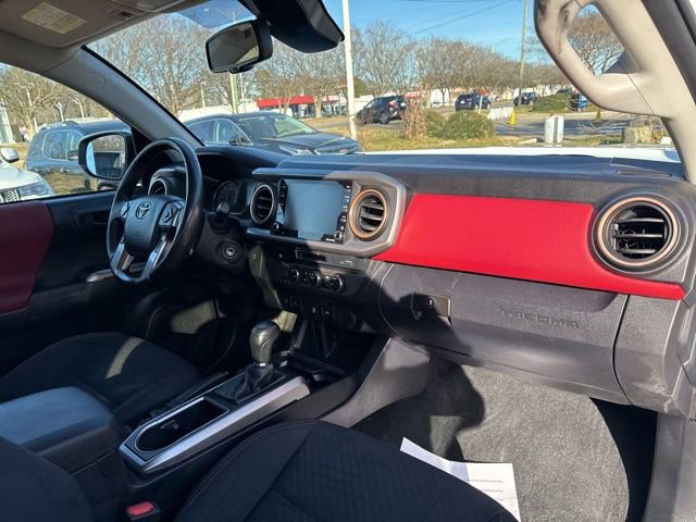 Used 2022 Toyota Tacoma SR5 w/ Technology Package image 15