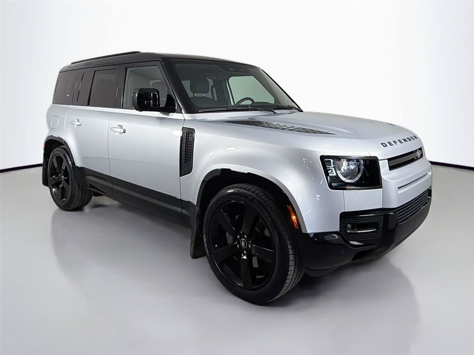 Used 2024 Land Rover Defender 110 X-Dynamic SE AWD/4WD image 3