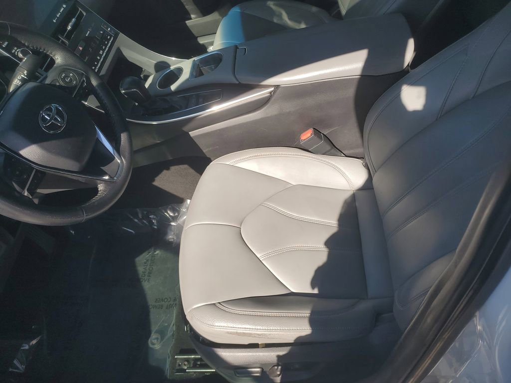 Used 2019 Toyota Avalon XLE image 18