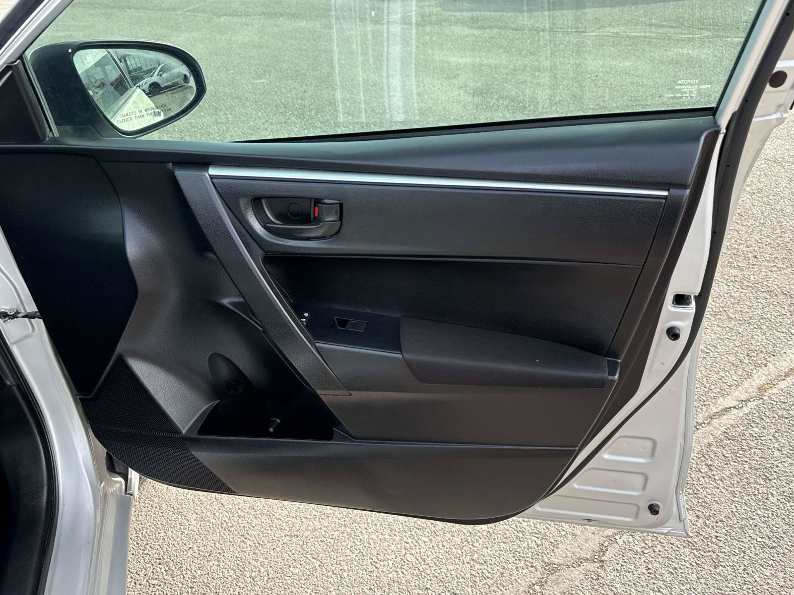 Used 2015 Toyota Corolla L FWD image 19