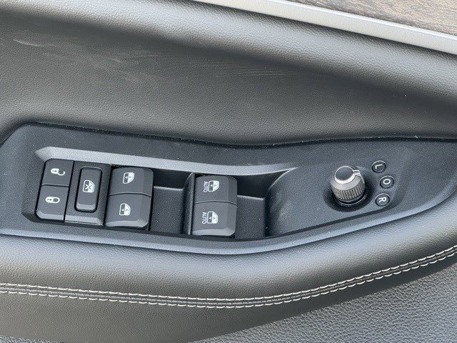 New 2025 Jeep Grand Cherokee L Limited image 11