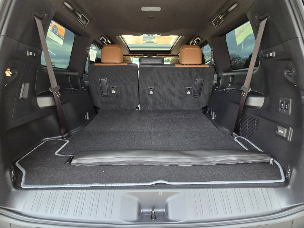 Used 2025 Lexus GX 550 w/ Accessory Package (Z1) image 34