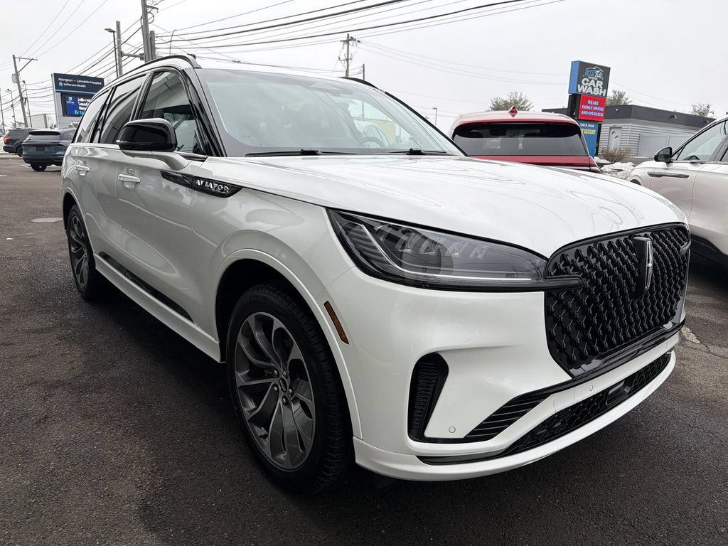 New 2025 Lincoln Aviator AWD w/ Jet Appearance Package image 4
