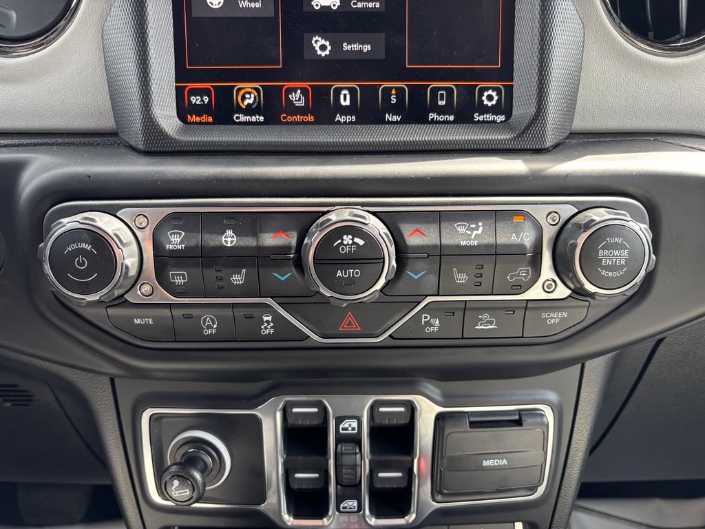 Used 2023 Jeep Wrangler Unlimited Sahara AWD/4WD image 25